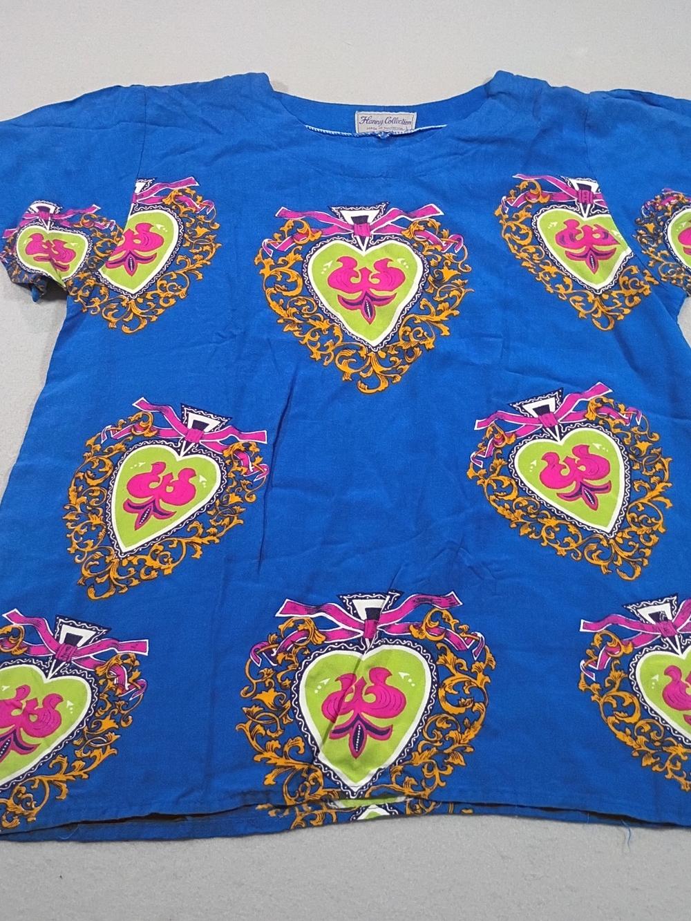 Hanny Collection Vintage 90s Heart Filigree Graphic T-Shirt Blue Neon M/L